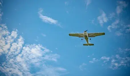 aircraft-5476895_1280.webp