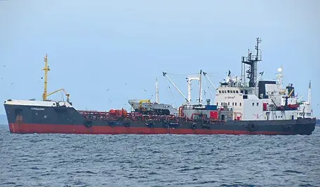tanker-6816030_1280.webp
