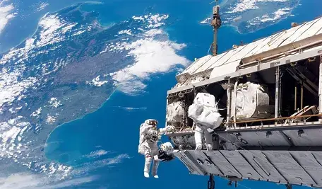 space-walk-991_1280.webp