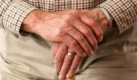 elderly-981400_1280.webp