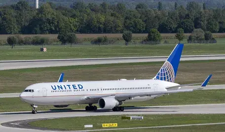 united-airlines-5249634_1280.webp