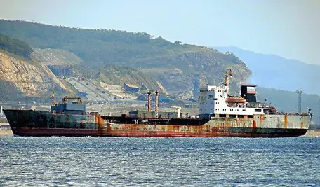 tanker-6892092_1280.webp