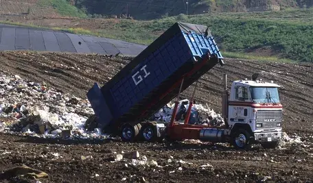 dump-truck-1396587_1280.webp