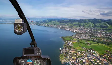 flying-773490_1280.webp