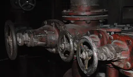 water-car-wheel-retro-old-line-vehicle-metal-bumper-pipes-engine-rim-heating-turn-lock-site-stainless-pipeline-valve-keller-oxidized-about-auto-part-water-pipe-adjusting-screw-boiler-house-full-pipe-flowmet.webp