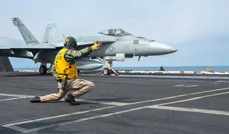 1879px-220304-N-ZE328-1183_VFA-211_FA-18E_CVN-75.webp