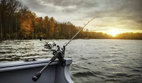 fishing-boat-5541327_1280.webp