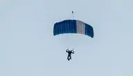 skydiver-3648825_1280.webp
