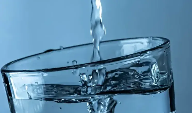 Знаменитая и роскошная минеральная вода была заражена кишечными бактериями. Как с этим справился производитель?