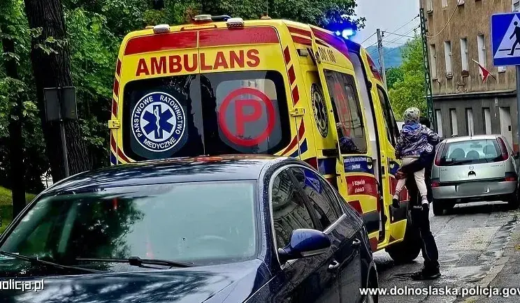 Удивительный трехлетний ребенок из Забковице-Слёнске! Он не растерялся и спас свою маму.