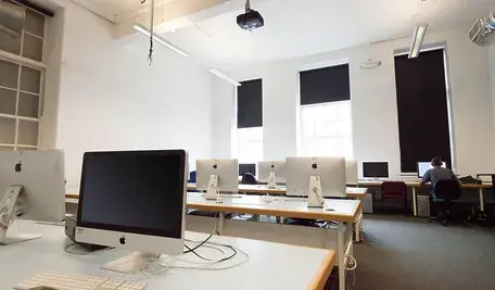 computer-workstation-415138_1280.webp
