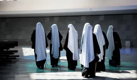 nuns-4153008_1280.webp