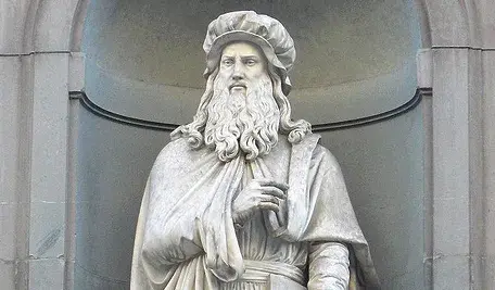 Leonardo_da_Vinci_statue_outside_the_Uffizi_Gallery ok.webp