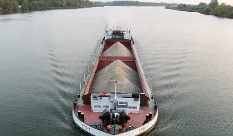 barge-2888270_1280 ok.webp