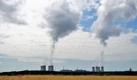 nuclear-power-plant-6574531_1280.webp