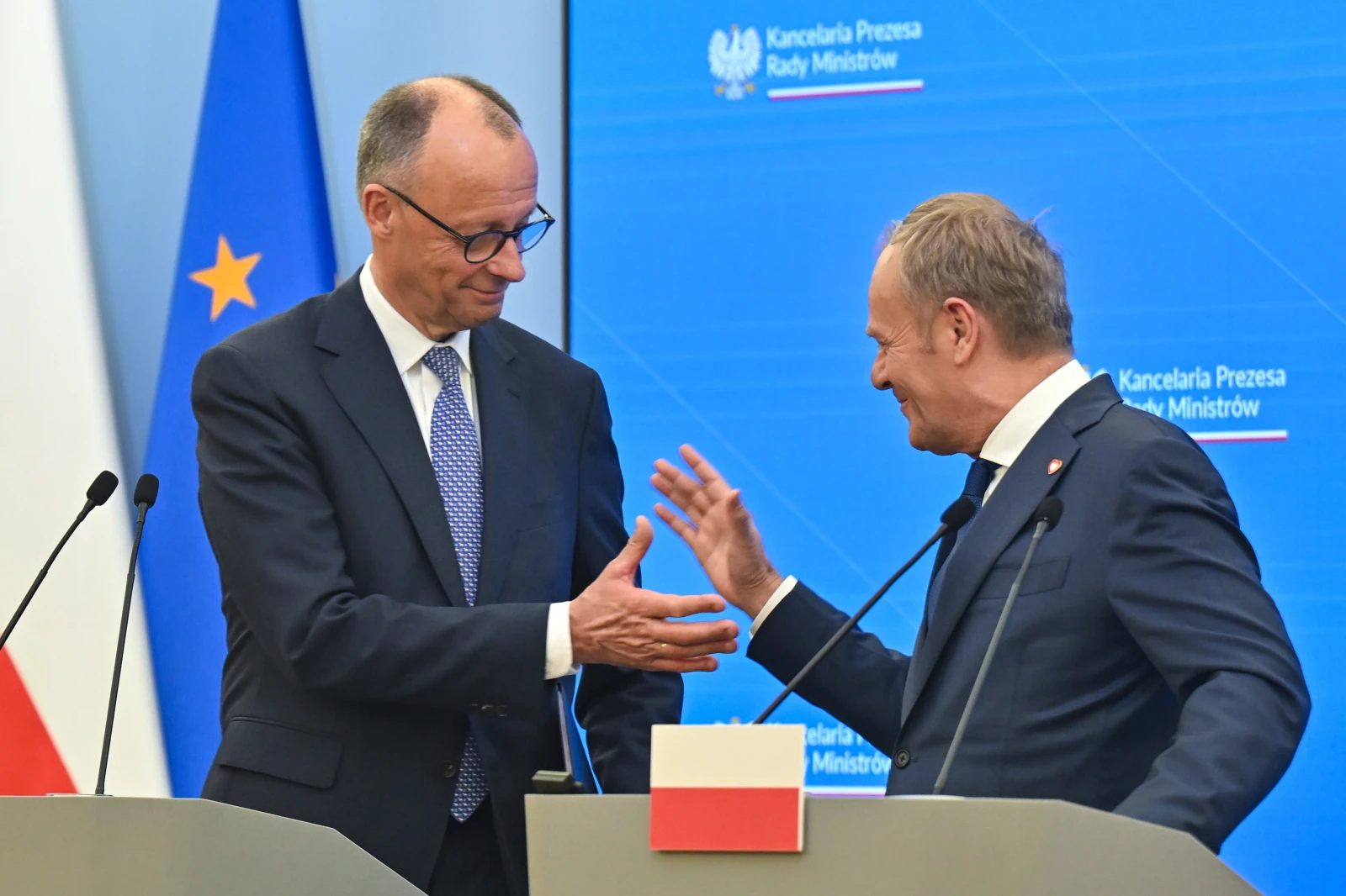 Niemcy ujawnili prawdę o dealu Papy z Merzem w sprawie imigrantów! Co za kulisami obiecał lider Platformy?