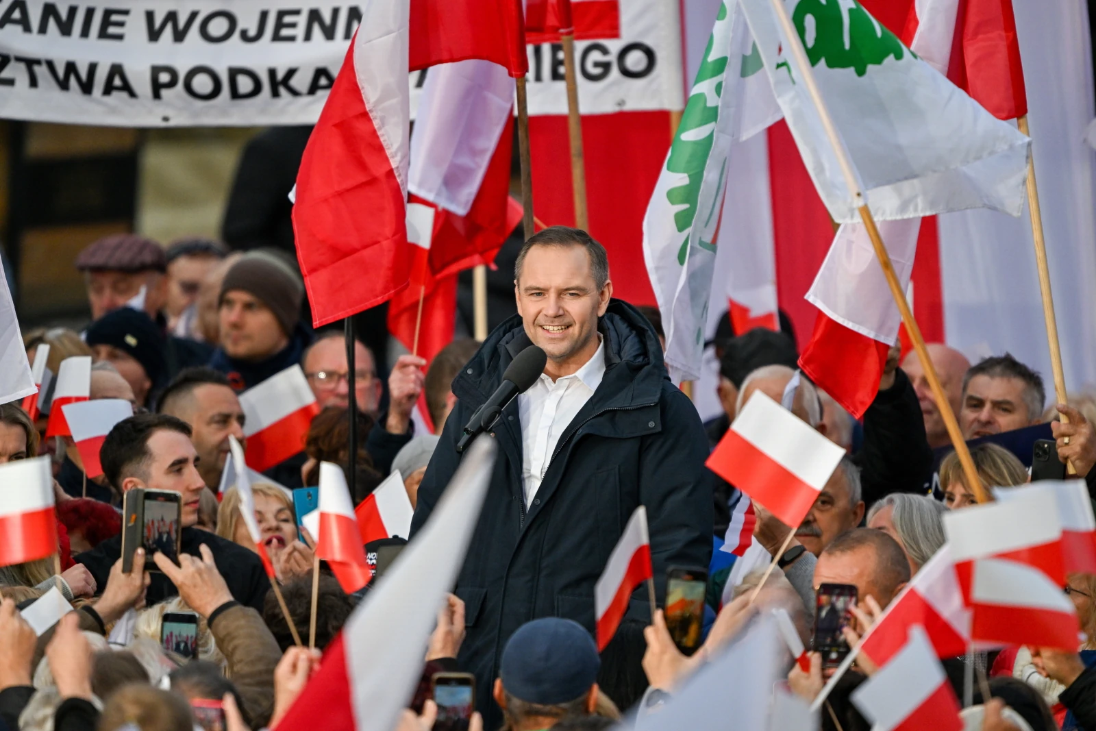 Słynna międzynarodowa sondażownia przyjrzała się wyborom w Polsce. Kogo popierają smerfy? Wyniki zaskakują