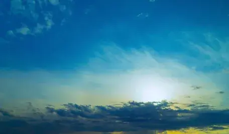 clouds-7135120_1280.webp