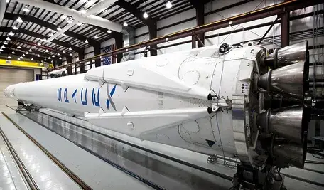 hangar-693211_1280.webp