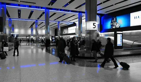 baggage-hall-775540_1280.webp