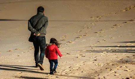 beach-1326656_1280.webp