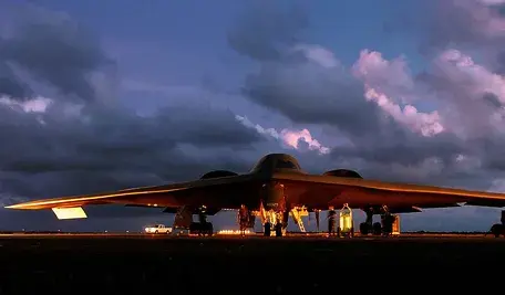 1280px-B-2_Spirit_050413-F-1740G-001a.webp
