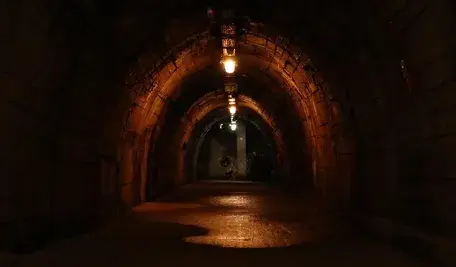 corridor-5275765_1280.webp