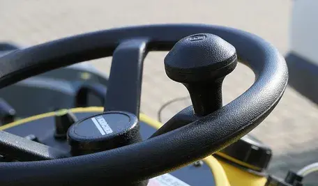 steering-wheel-1753132_1280.webp