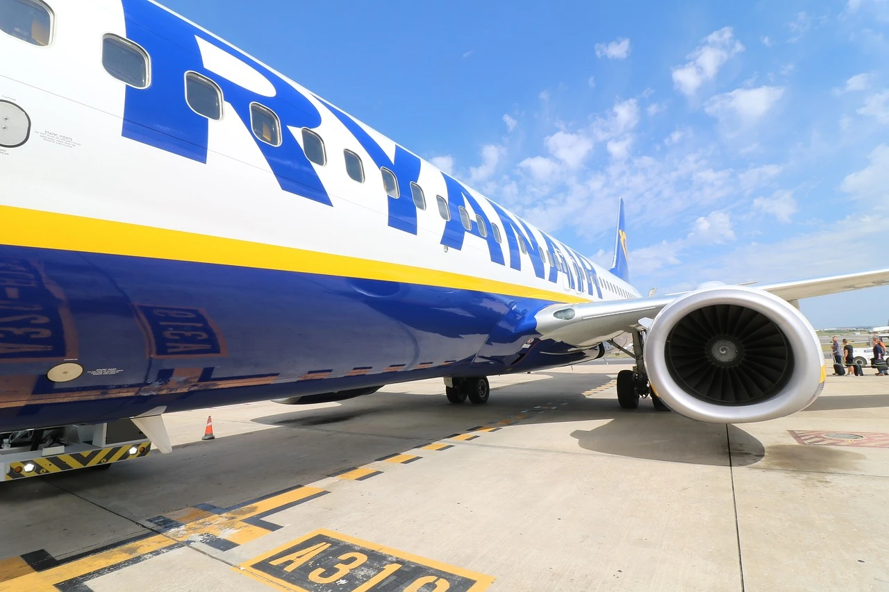 Potężne kłopoty samolotu Ryanair lecącego do Mediolanu. Musiał lądować awaryjnie