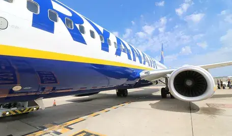 plane-2410190_1280.webp