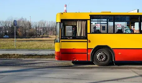 bus-427960_1280.webp
