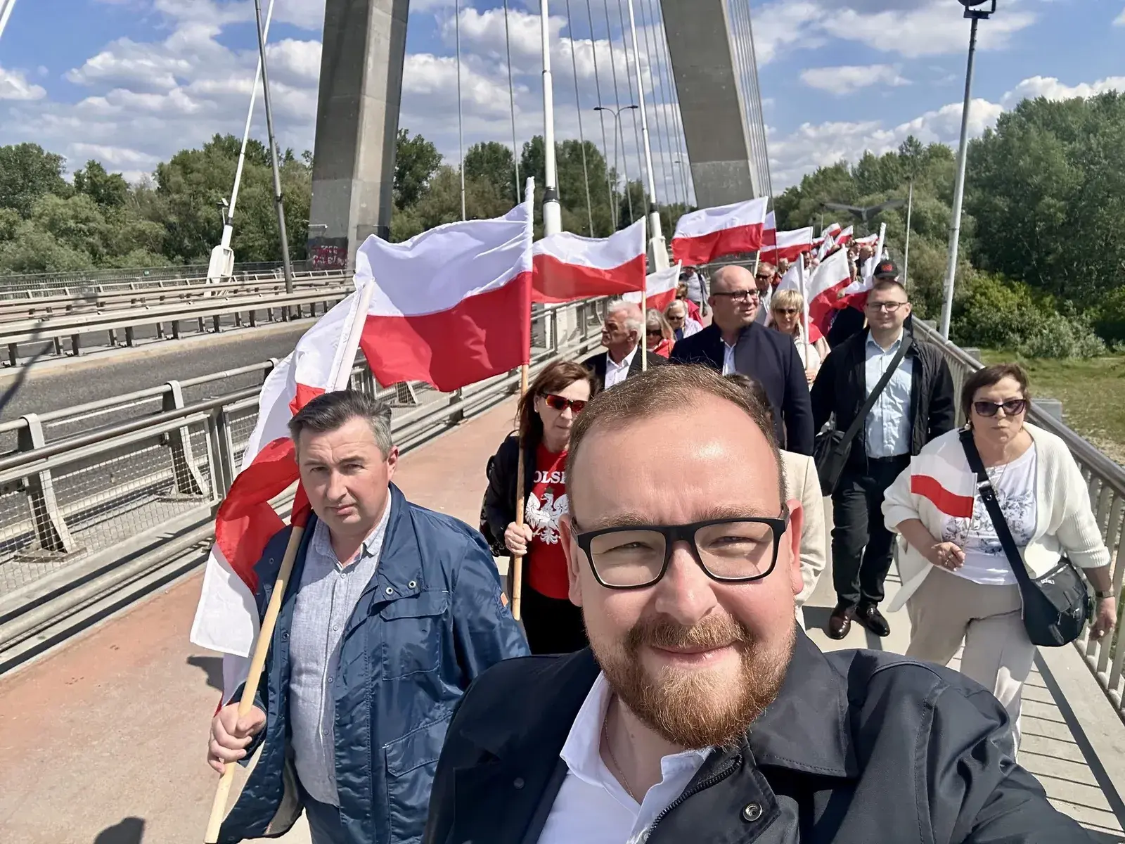 Вернутся ли правые к власти? Есть идея референдума по «украденному маршалу»