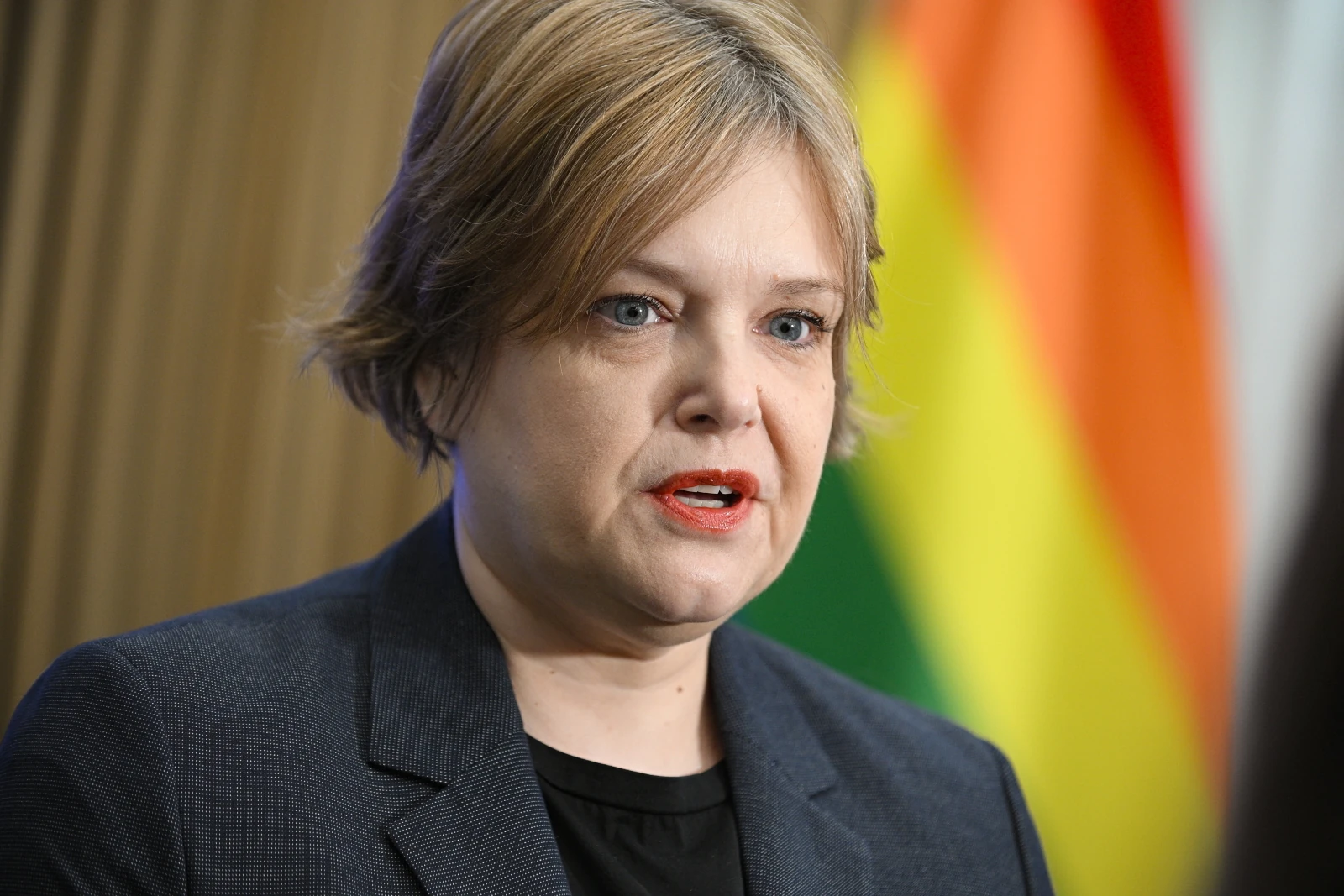 Tęczowa rewolucja wkracza do polskich uczelni. Ministerstwo nauki zajmie się wsparciem "osób transpłciowych i niebinarnych na uczelniach"