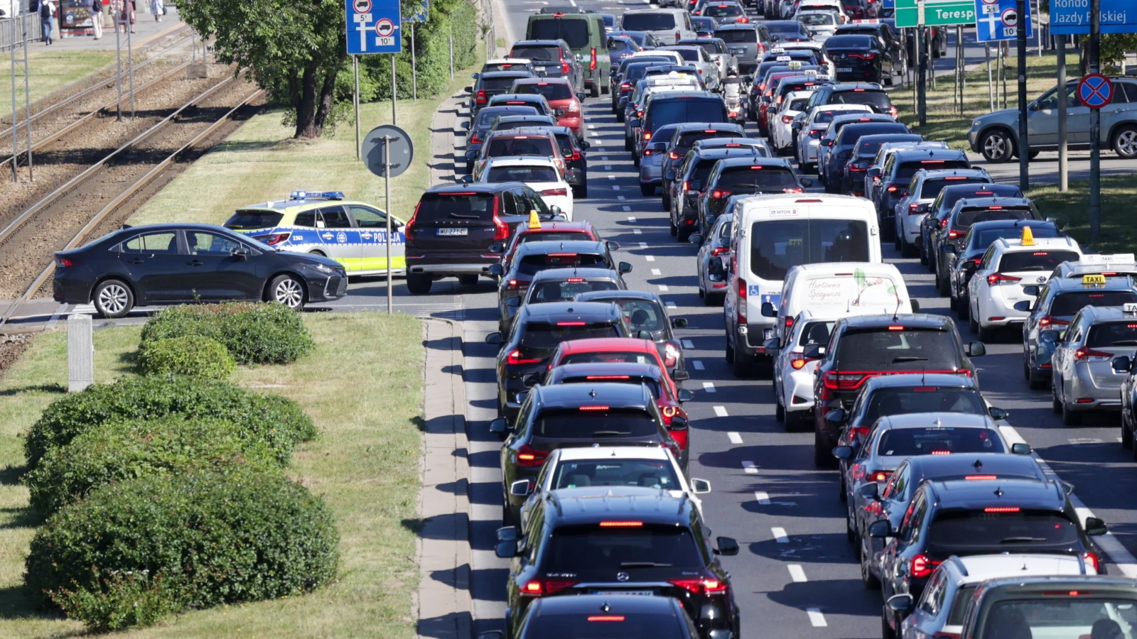 Варшава застряла в пробках, а метро все еще не работает. Когда оно заработает?