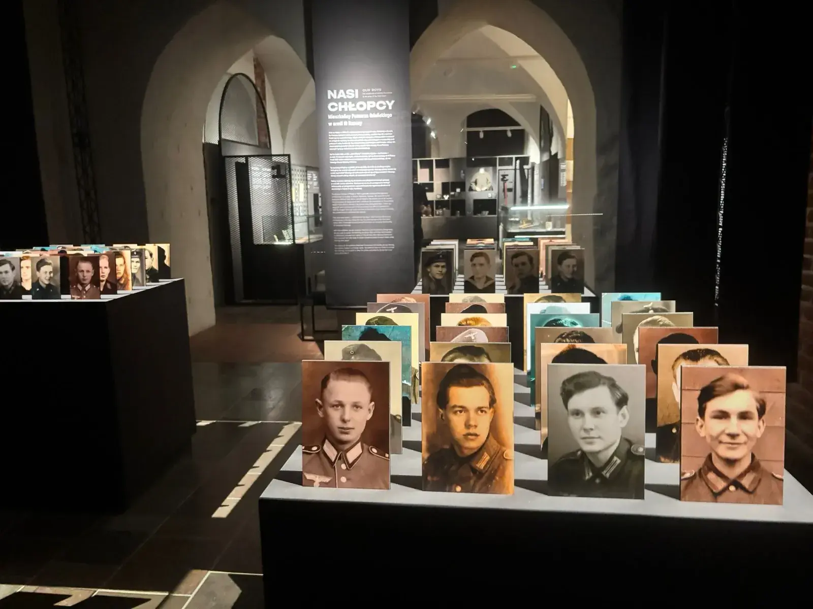 Министерство объясняет причины скандальной выставки. Как оно отвечает на обвинения в «искажении истории»?