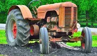 antique-tractor-371520_1280.webp