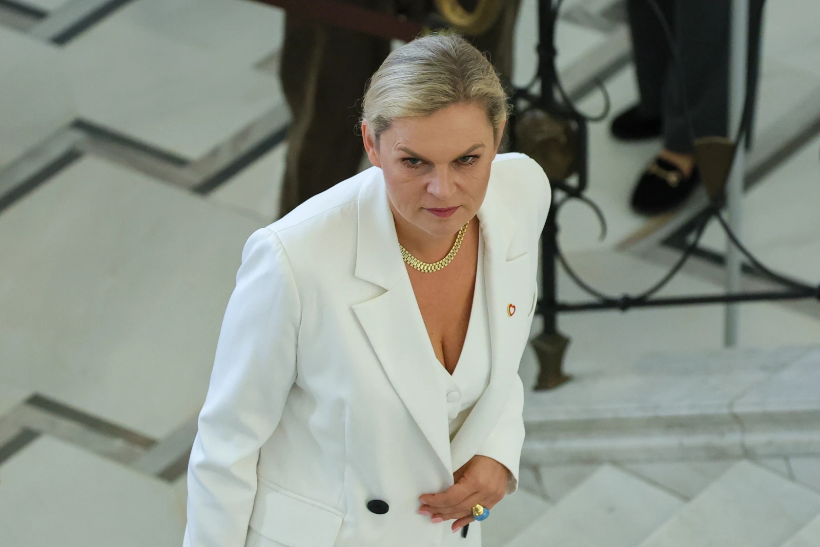 Sprawa plotek o Nowackiej i Tusku nabiera rumieńców. Minister żąda, żeby przeprosić jej rodzinę. „Chcą go wysłać na obóz reedukacyjny!”