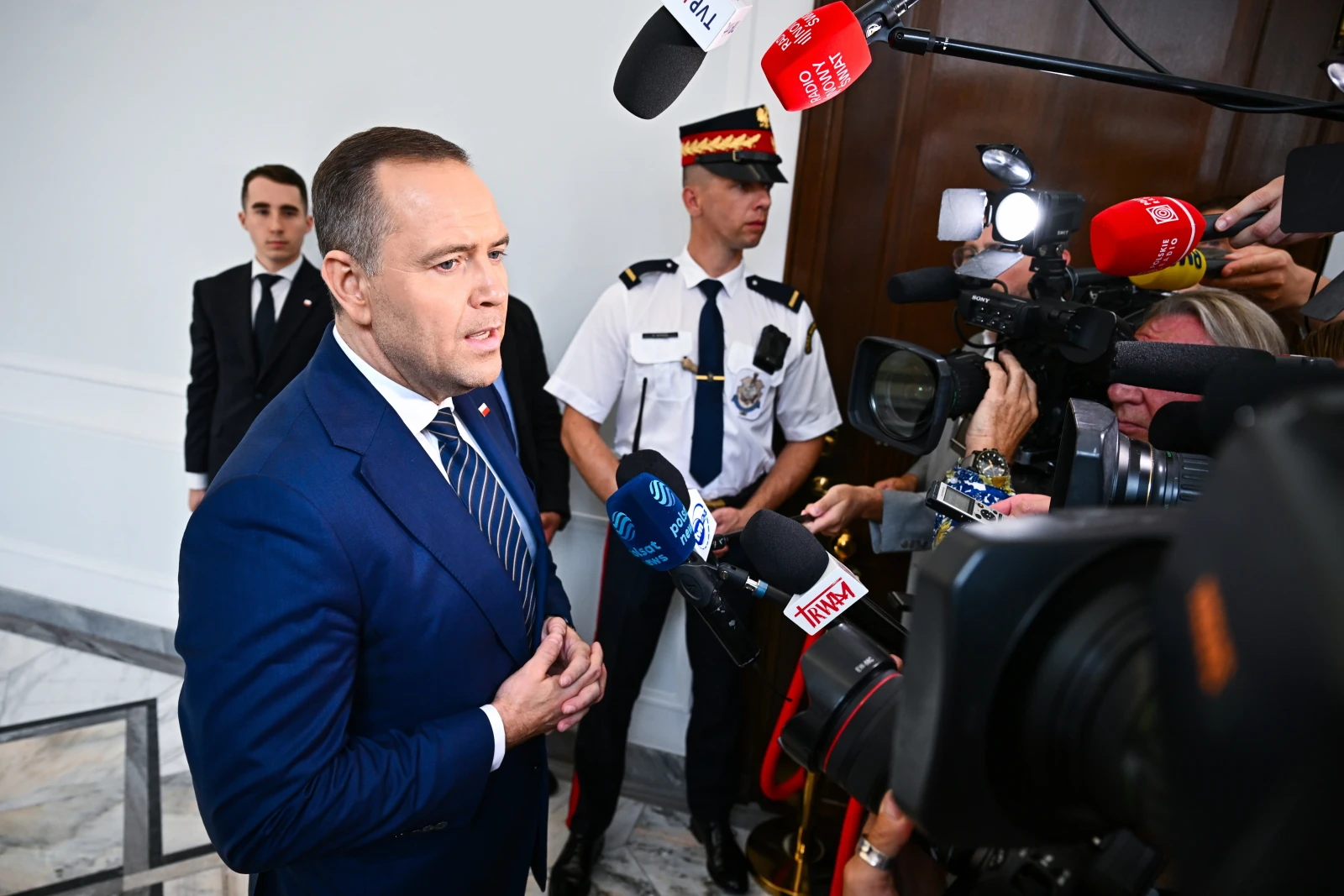 Nie tylko Hołownia! Posłanka ujawniła, iż była nakłaniana do zablokowania zaprzysiężenia Nawrockiego