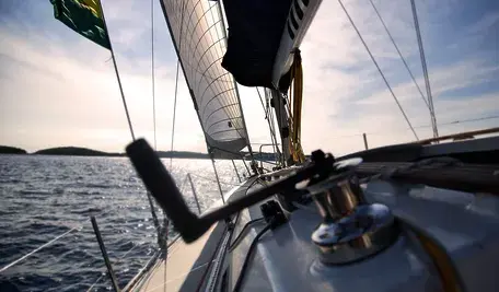 boat-1867124_1280.webp