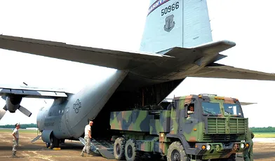 1350px-118th_Airlift_Wing_C-130_unloads_Tennessee_National_Guard_equipment_at_Berry_Field_ANGB.webp