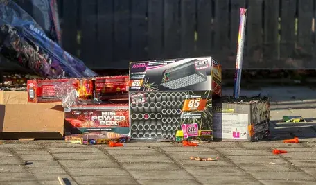 firecrackers-4733746_1280.webp