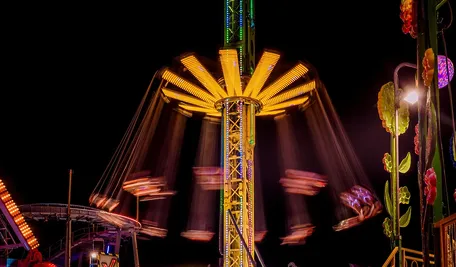 theme-park-6592969_1280.webp
