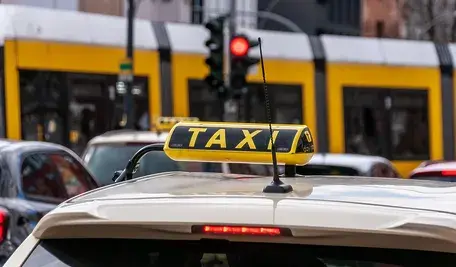 taxi-7856666_1280.webp