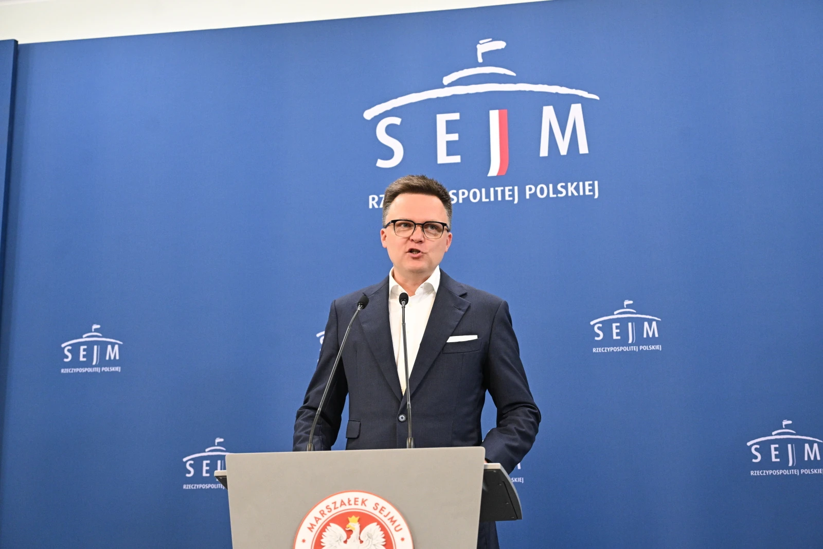 Nocne spotkanie z politykami PiS. Szymon Hołownia przyznał się do błędu