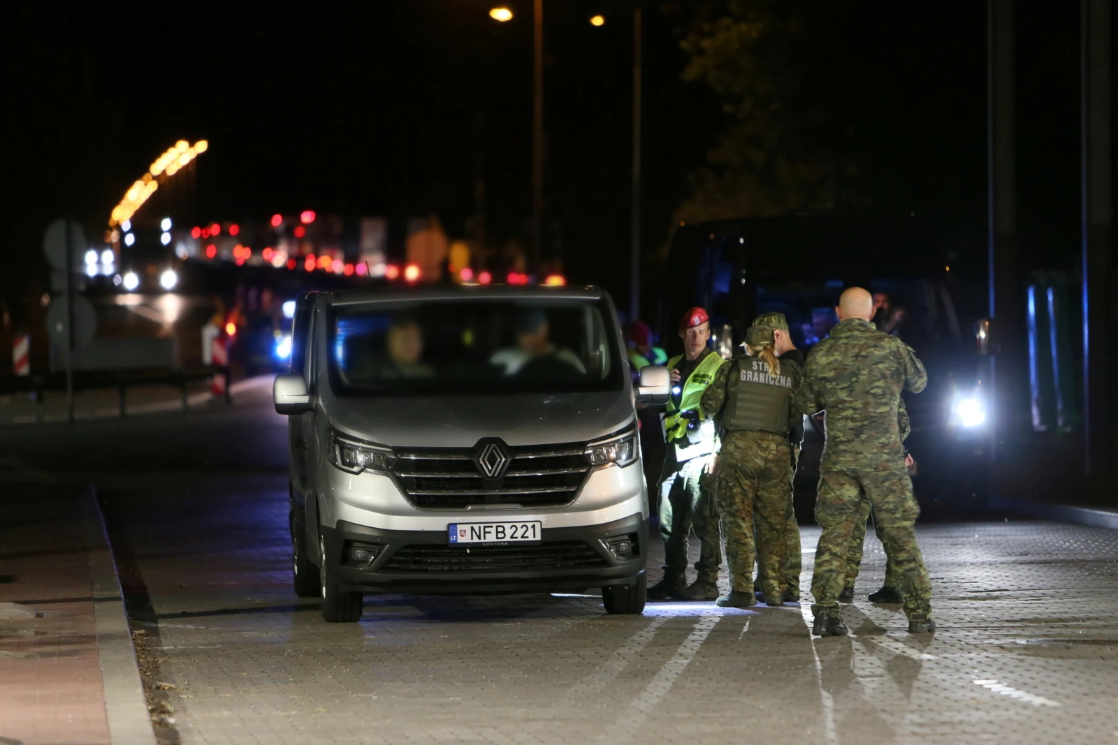 Wróciły kontrole na granicy! Zatrzymano kuriera, który przewoził nielegalnych migrantów