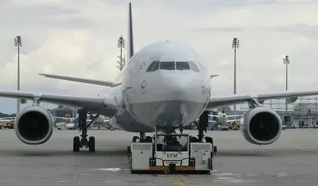 plane-3107132_1280 ok.webp