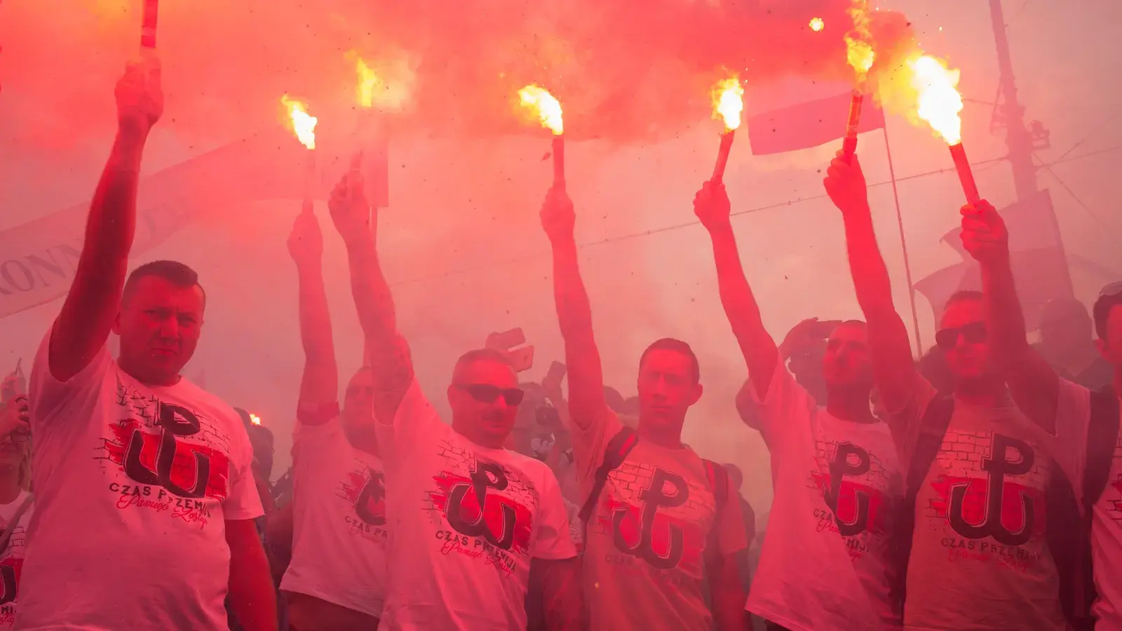 Czy Polacy akceptują decyzję o wybuchu Powstania Warszawskiego? interesująca zmiana nastrojów