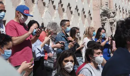 perugia-masks-covid-people-crowd-event-1614801-pxhere.com.webp