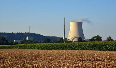 nuclear-power-plant-3545244_1280.webp