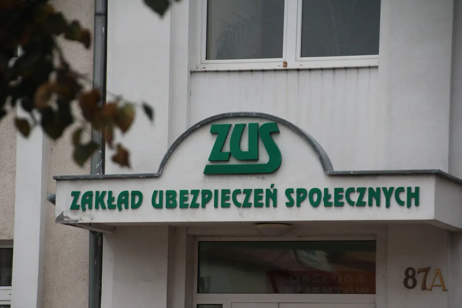 Czy w ZUS-ie powariowali? Chcieli nałożyć 60 tys. zł kary, bo żona nosiła mężowi obiady do pracy
